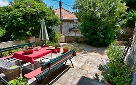 Apartment Gradac With Garden Next To Beach And Old Town